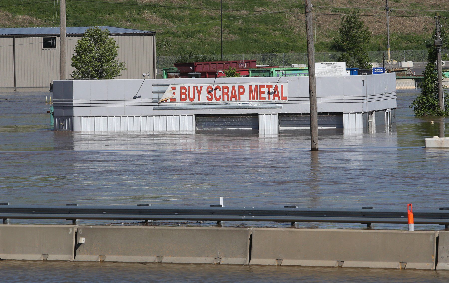 The rising Meramec causes many headaches in Fenton